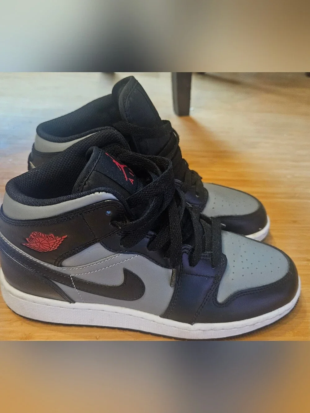 Air Jordan 1 Mid SE GS 'Shadow' Sneakers Size 4.5